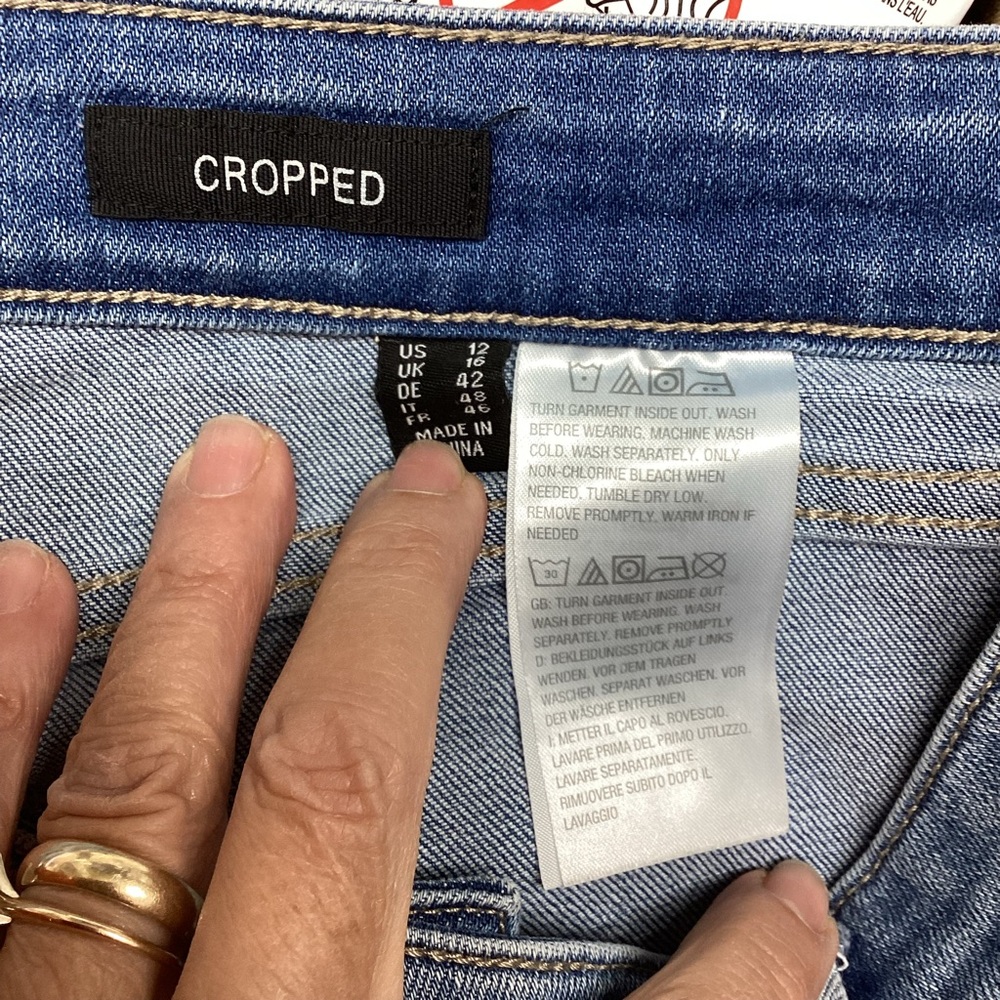 Susan Graver Cropped straight leg jeans medium blue Size 12 frayed rounded hem - Picture 7 of 8